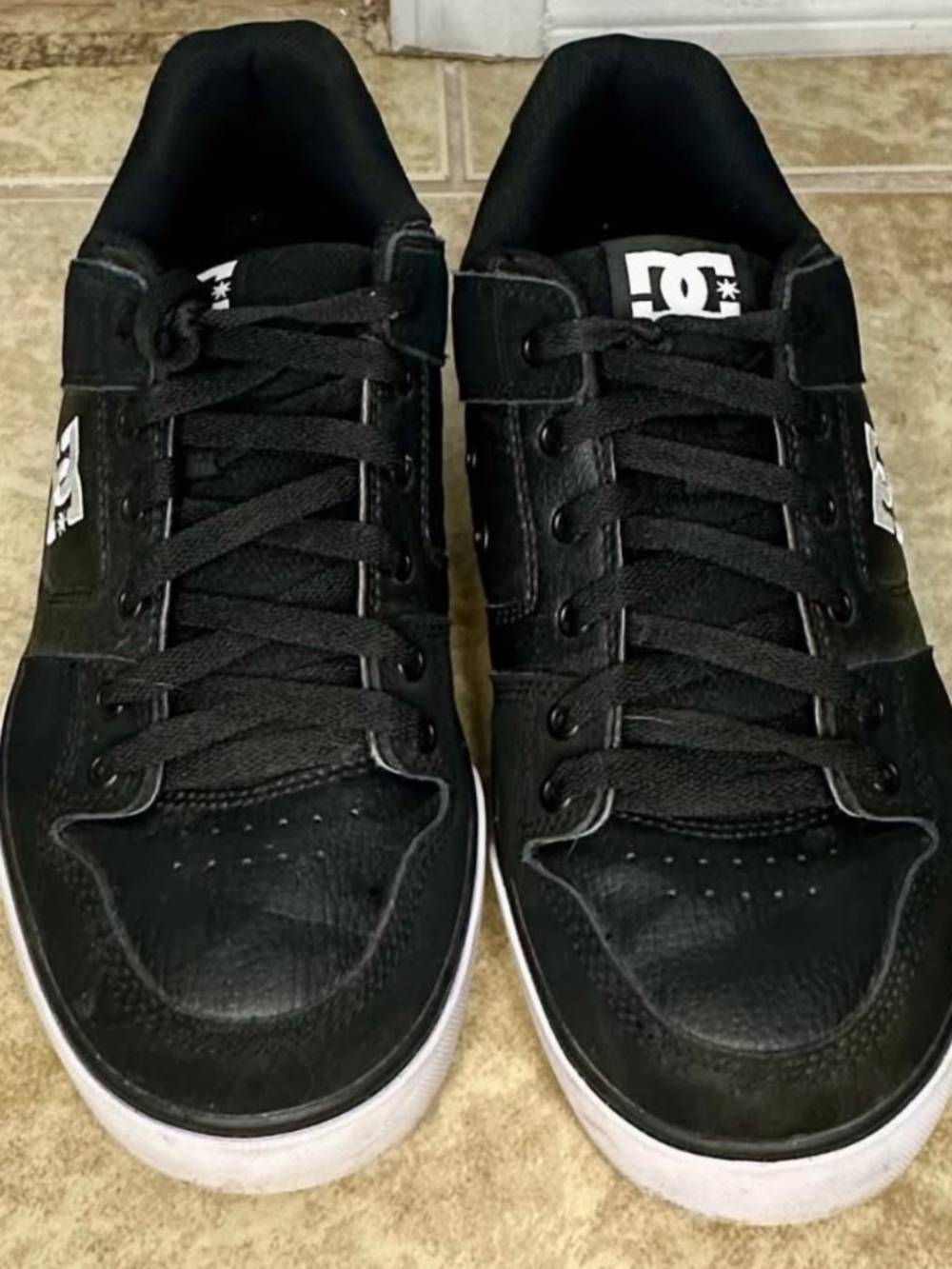DC SHOES Size 9.5